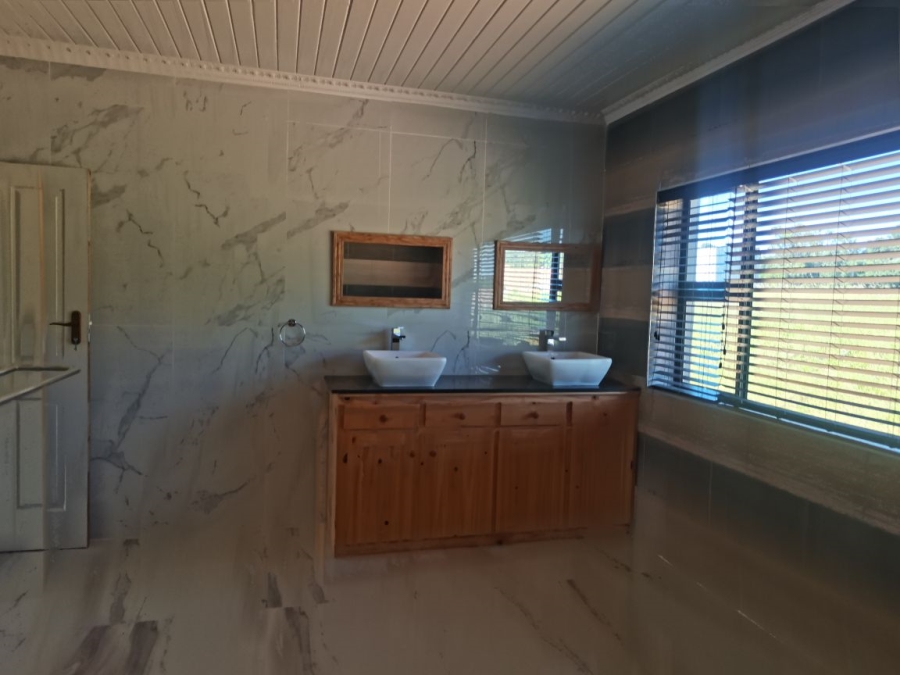 5 Bedroom Property for Sale in Royalston Residential Estate and Wildlife Reserve Eastern Cape